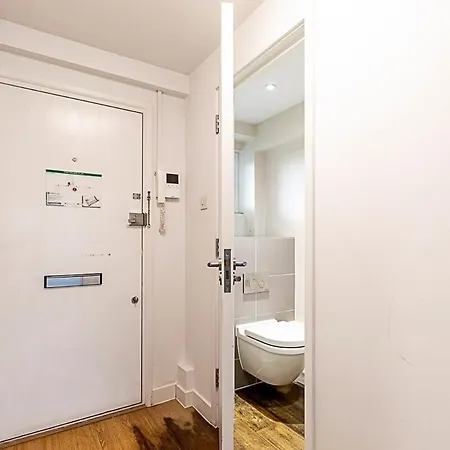 Modern Apartment With Balcony Londra Esterno foto