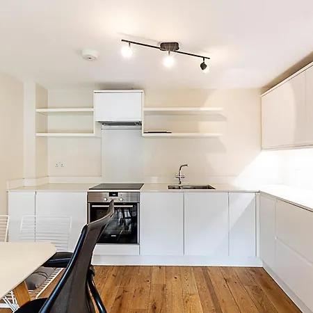 Modern Apartment With Balcony Londra Esterno foto