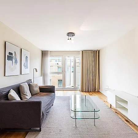 Modern Apartment With Balcony Londra Esterno foto