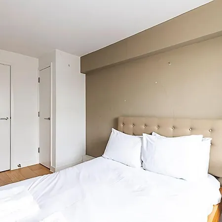 Modern Apartment With Balcony Londra Esterno foto